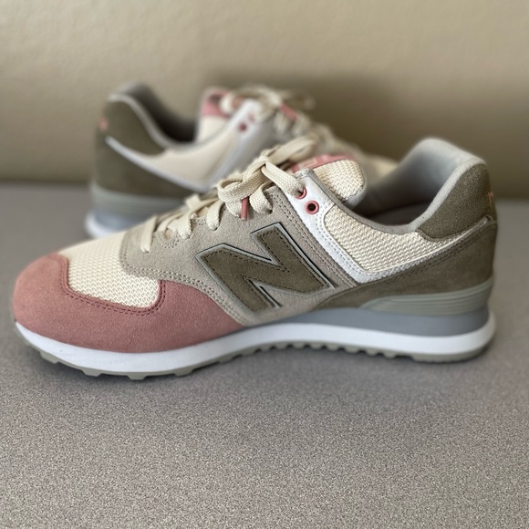 Brand New Mens New balance 574 size 9.5 Model ML574TIR - Picture 5 of 10